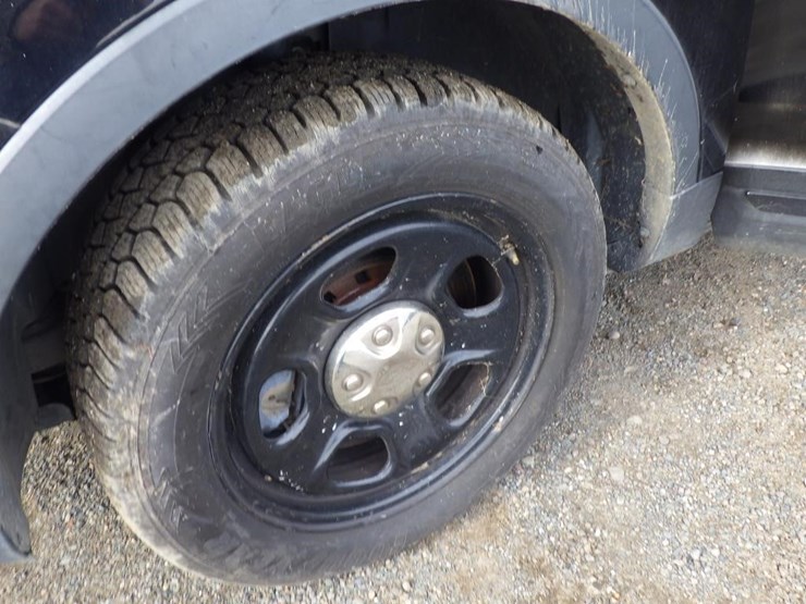 2016-ford-explorer-image-13