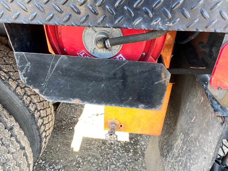 #1465-•-2013-freightliner-asphalt-truck-(has-mn-title)-image-27