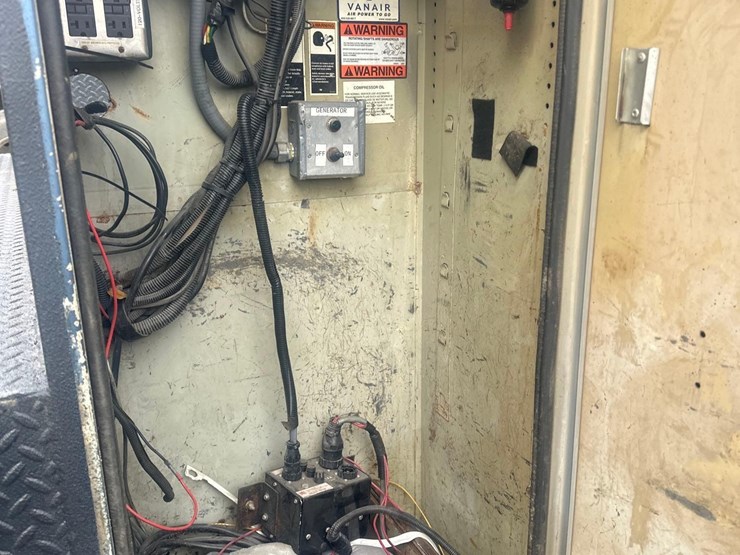 2005-international-7400-image-11