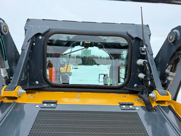 2018-deere-318g-image-23