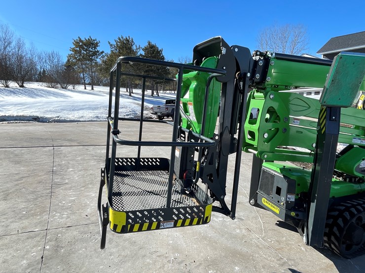 #103-•-2024-leguan-225-track-drive-articulating-boom-lift-image-10