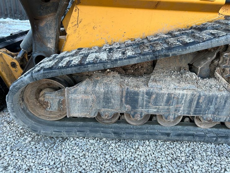 2022-deere-331g-image-18