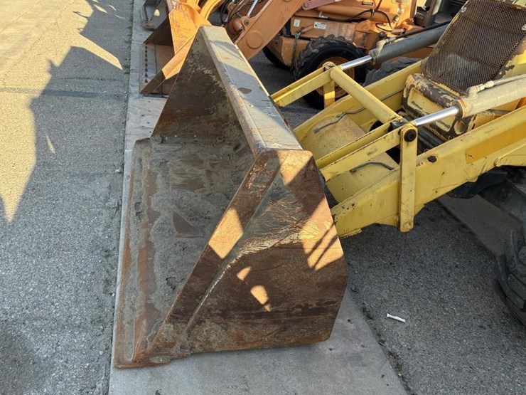 new-holland-b95-image-5