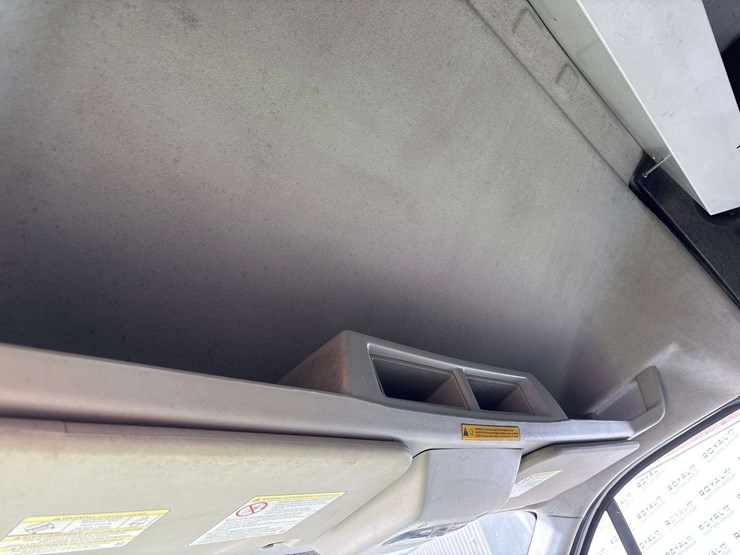 2015-ford-transit-image-18