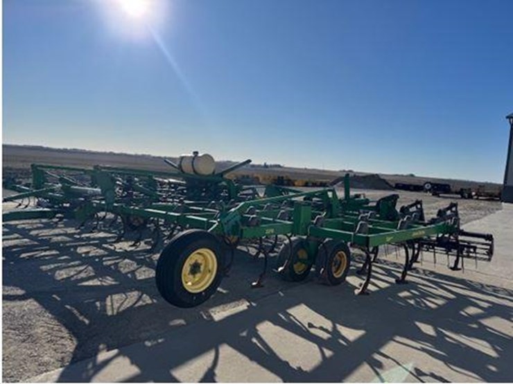 john-deere-2210-image-8