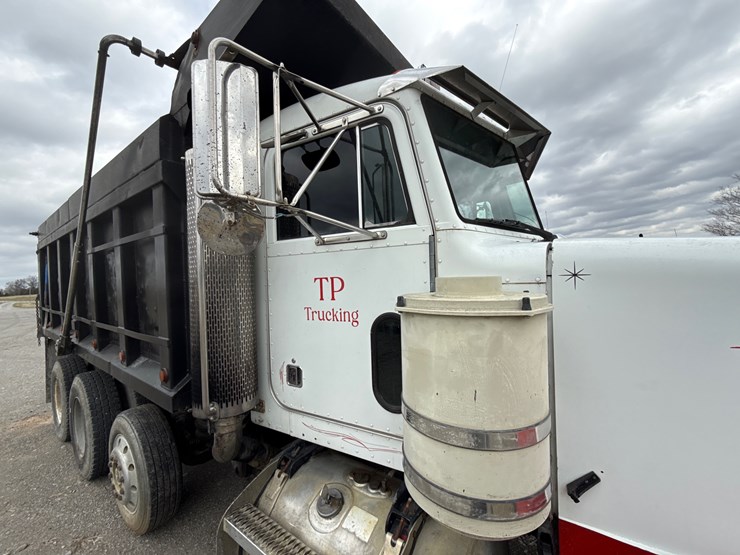 1990-peterbilt-357-image-17