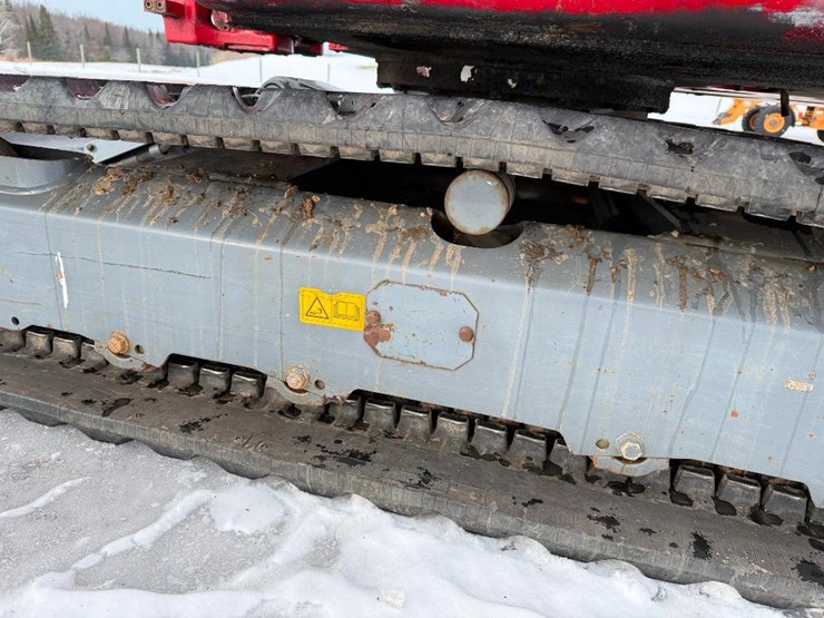 takeuchi-tb240-image-9