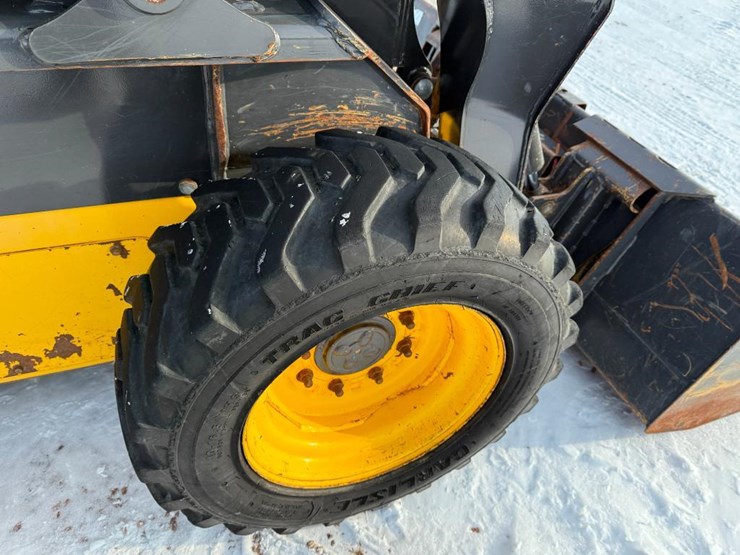 new-holland-l218-image-16