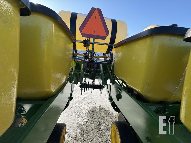 john-deere-7000-image-7