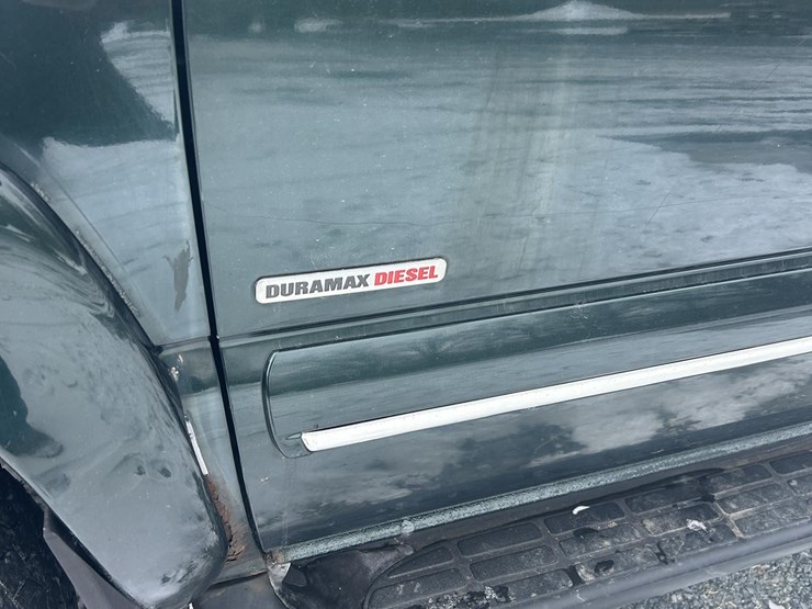 2003-chevrolet-suburban-2500-image-2