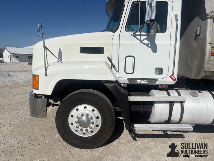 1990-mack-ch613-image-11