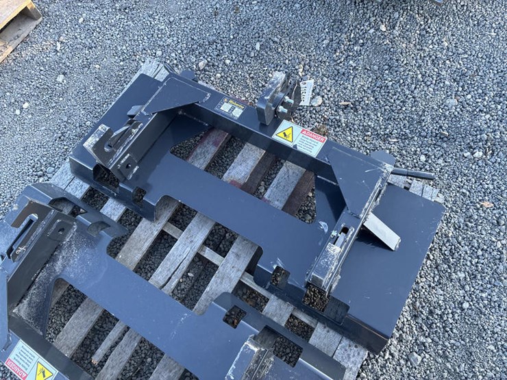 #115415-•-skidsteer-mt-3pt-hitches-image-1