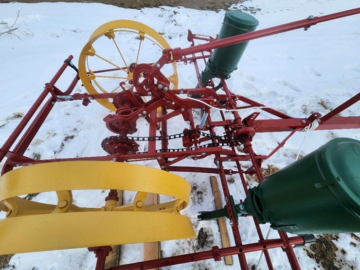 case-two-row-corn-planter-image-7