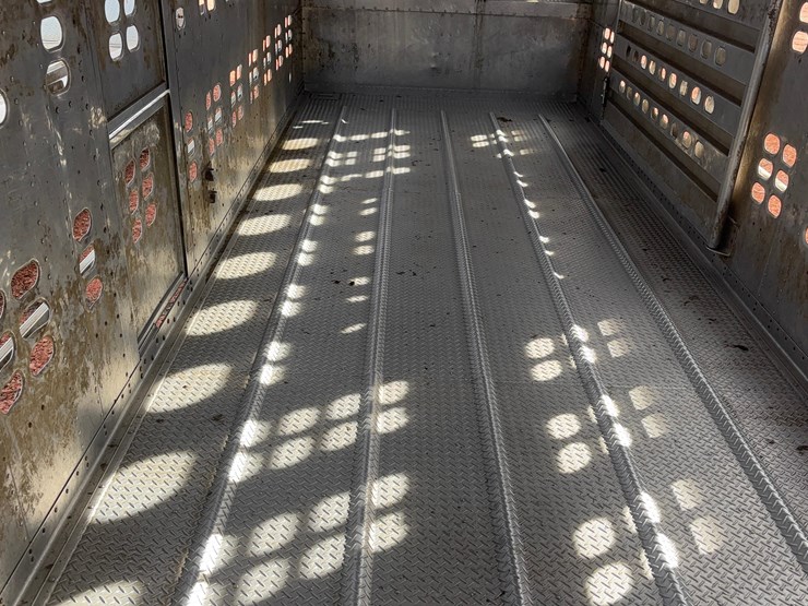 2018-wilson-livestock-trailer-image-29