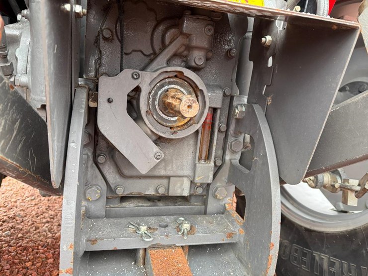 massey-ferguson-4707-image-44