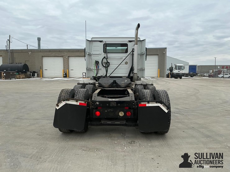 2012-volvo-vnl64t300-image-6