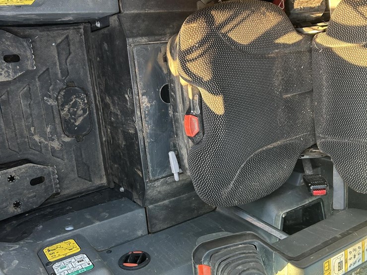 2022-bobcat-t76-image-10