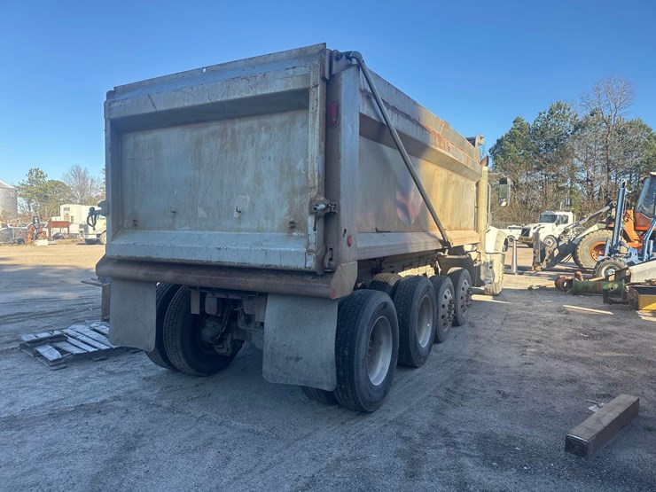 2019-mack-gr64f9-quad/a-dump-truck-image-7