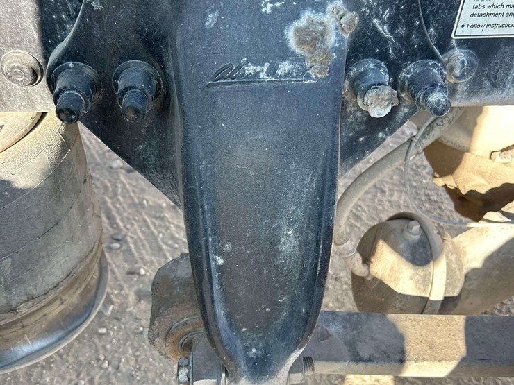 2013-freightliner-cascadia-125-image-29