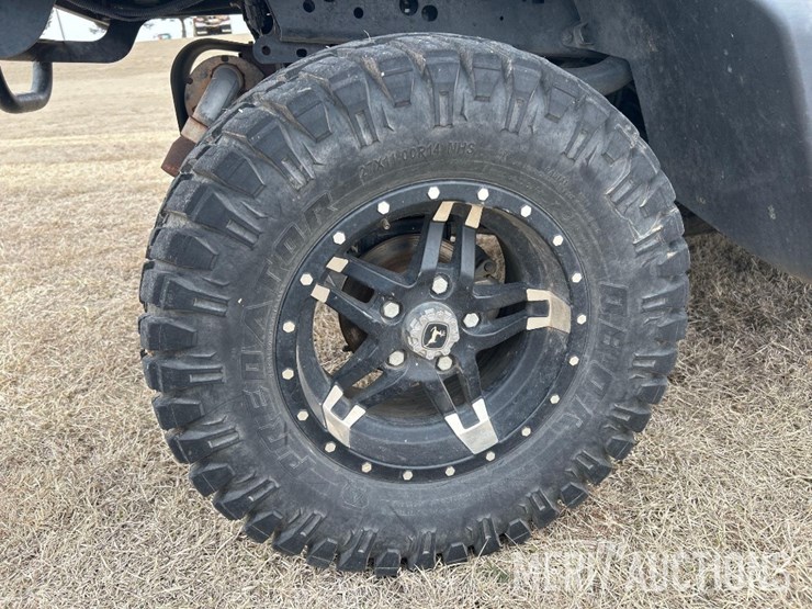 2021-john-deere-gator-image-26