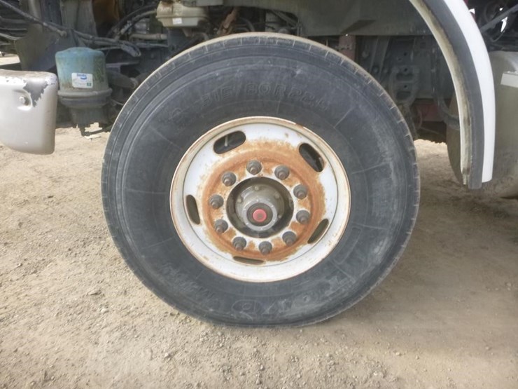 2008-sterling-lt9500-image-22