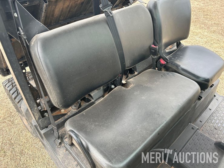 2022-john-deere-gator-image-34