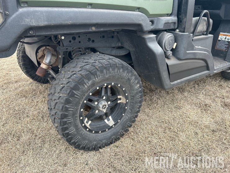 2021-john-deere-gator-image-25