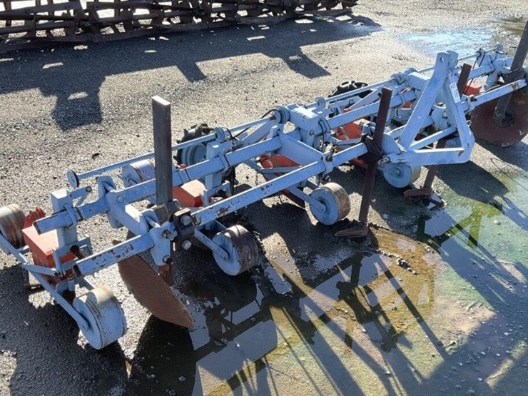 custom/gaspardo-3-pt-6-row-30"-planter-image-1