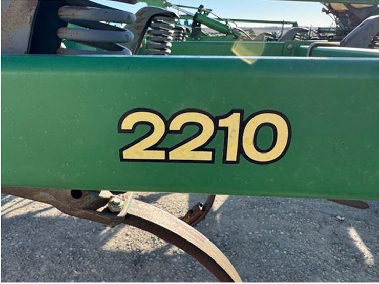 john-deere-2210-image-45