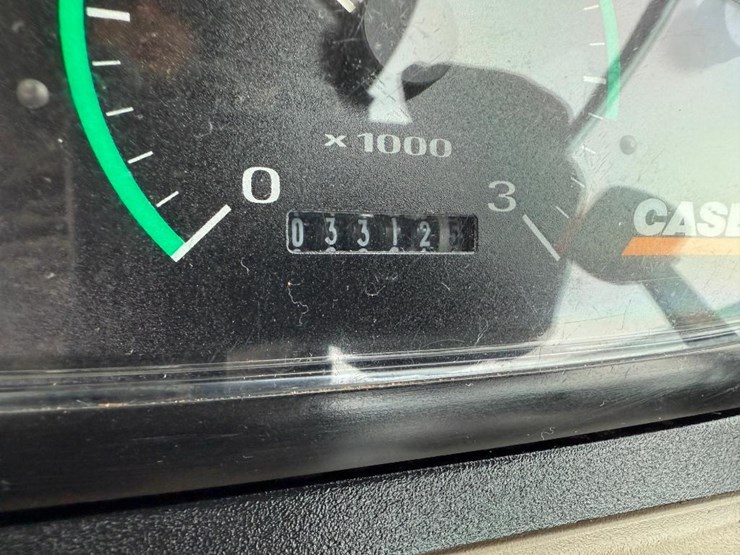 2011-case-570m-xt-image-73