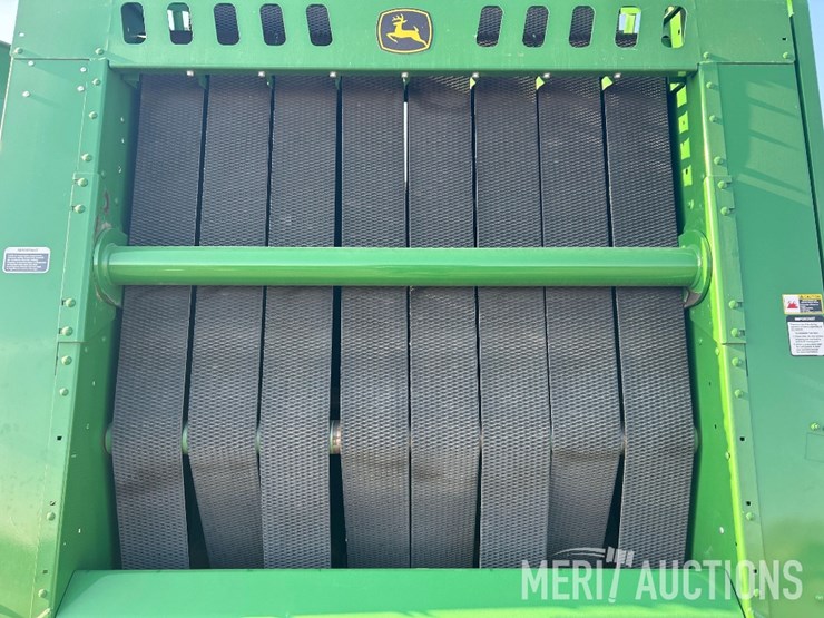 john-deere-561m-image-25