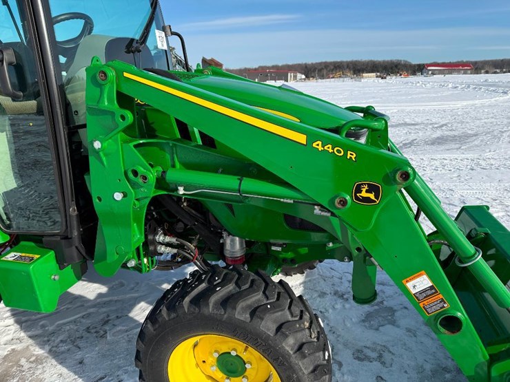 john-deere-4052r-image-34