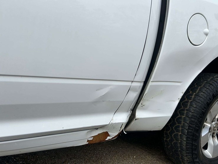 2016-ram-1500-slt-image-14