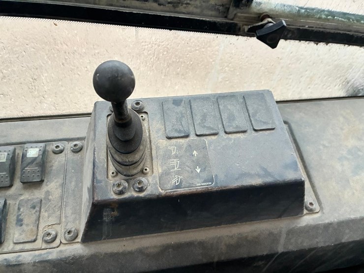 caterpillar-d5k-xl-image-24