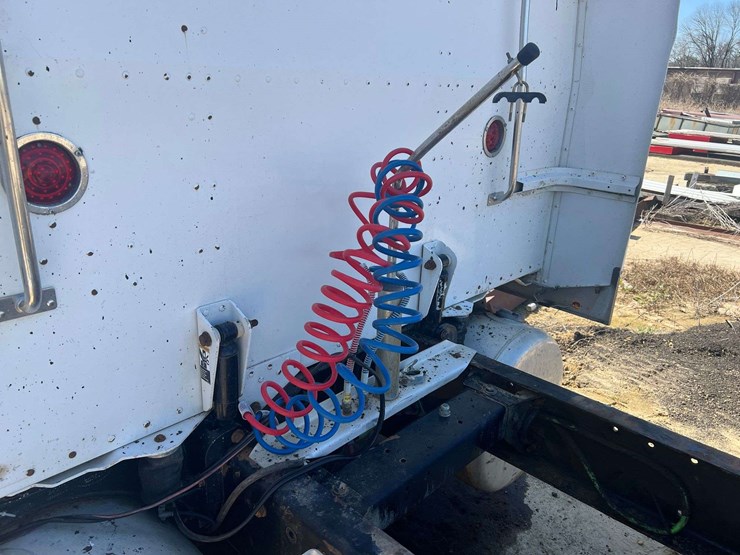 2000-peterbilt-379-image-14