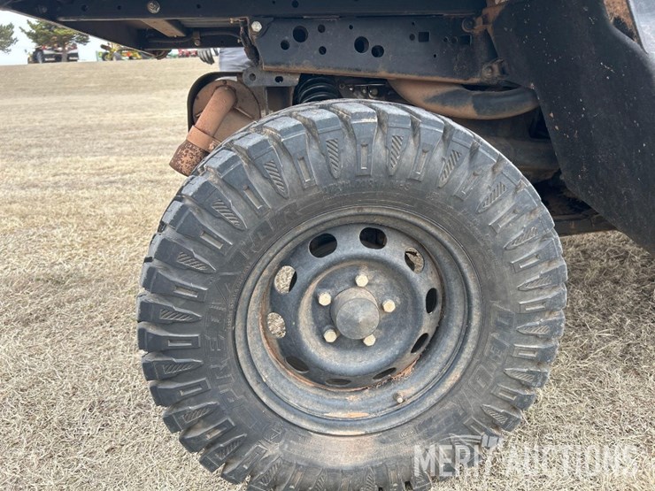 2022-john-deere-gator-image-23