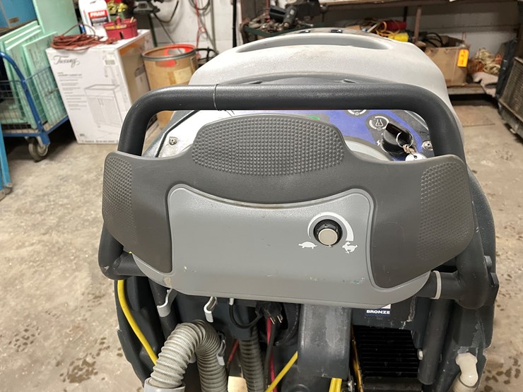 #304-•-advance-aqua-plus-carpet-extractor-image-12