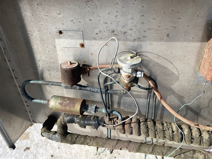 #305-•-600-gallon-mueller-stainless-steel-bulk-tank-image-13