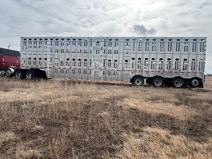 2018-wilson-livestock-trailer-image-4