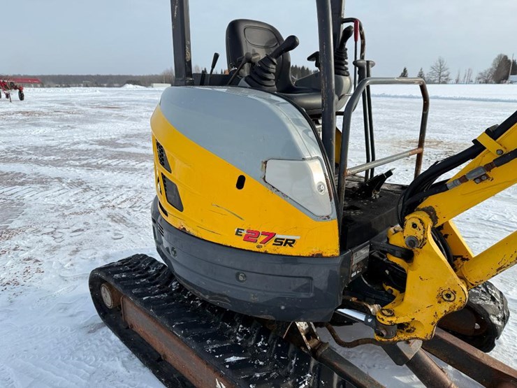 new-holland-e27sr-image-19