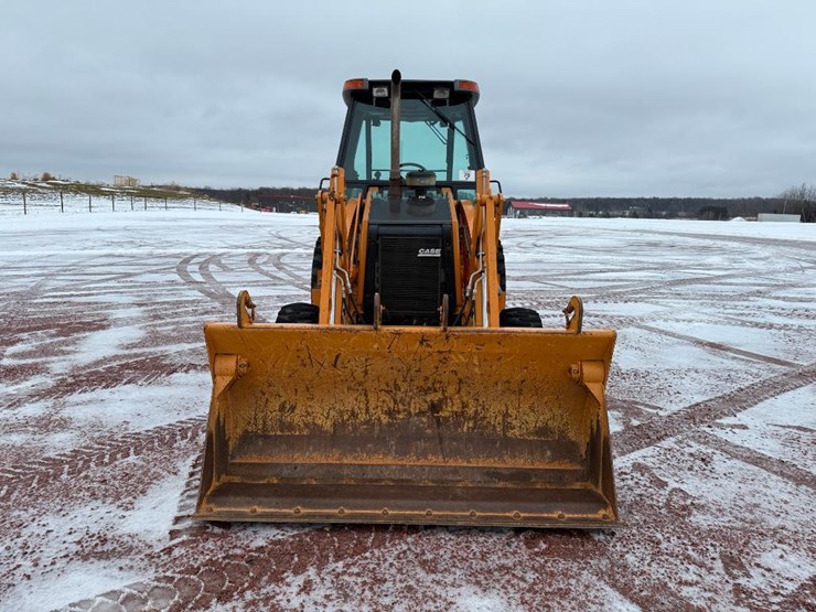 2011-case-570m-xt-image-2