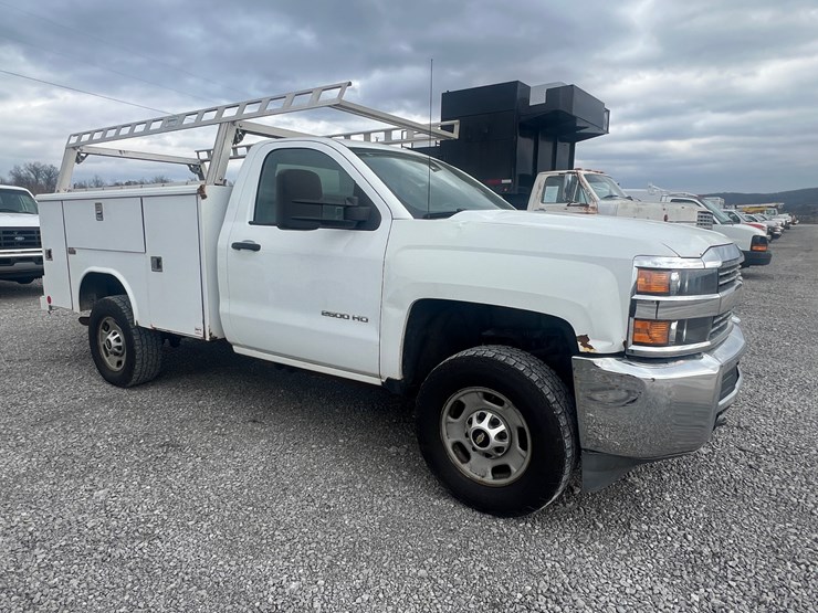 2016-chevrolet-2500-image-2