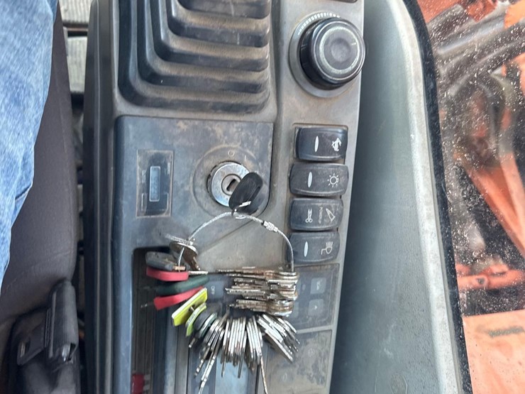 2013-doosan-dx225-lc-image-17