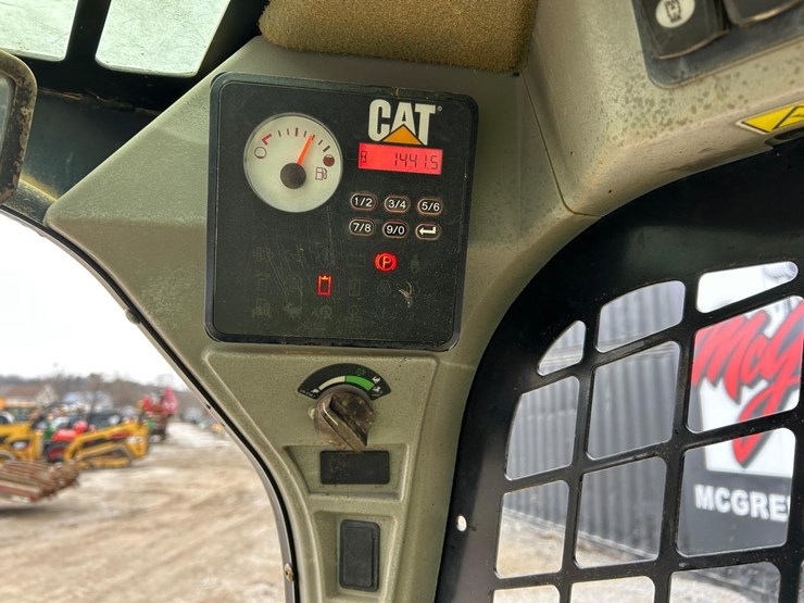 2015-caterpillar-259d-image-22