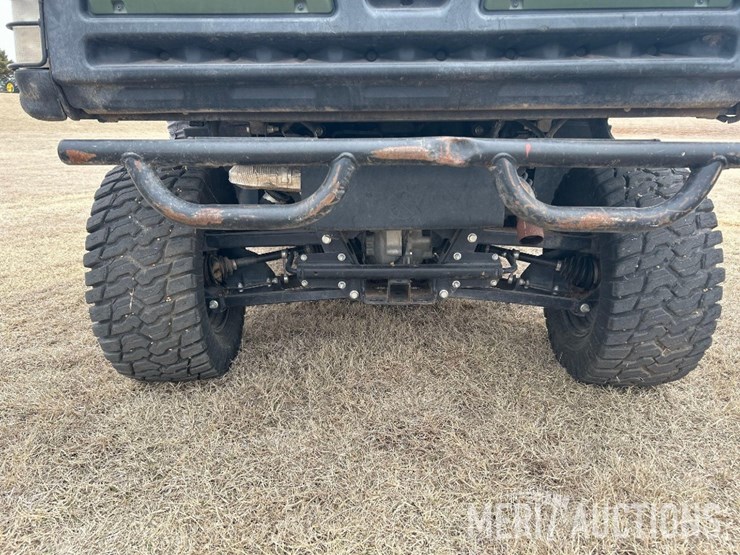 2021-john-deere-gator-image-23