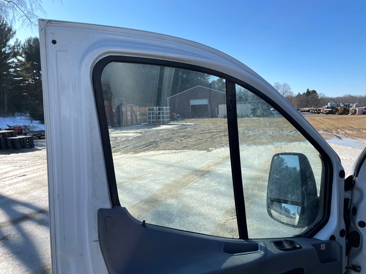 2019-ford-transit-image-32