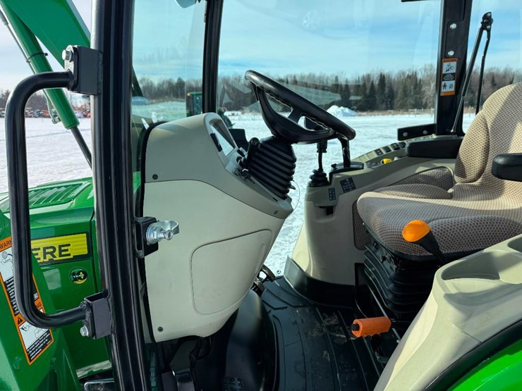 john-deere-4052r-image-46