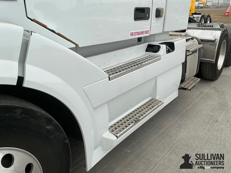 2012-volvo-vnl64t300-image-15