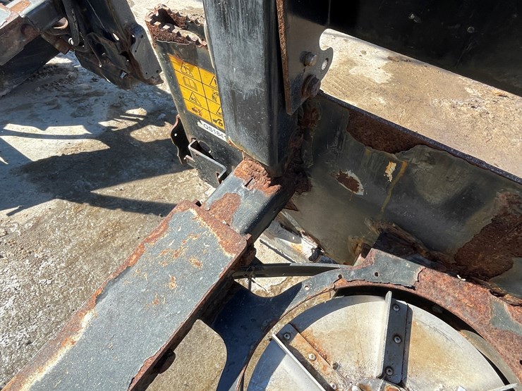 #169-•-boss-quick-cube-skid-steer-mount-salt-spreader-(1)-attachment-&-(1)-cube-image-9