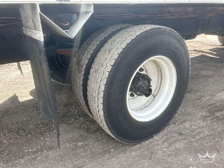 1999-freightliner-fl80-image-29